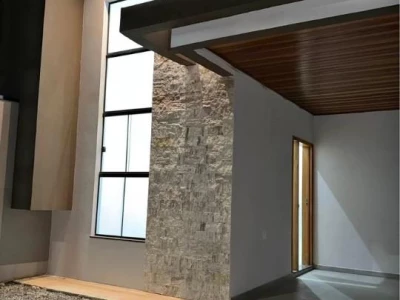 Casa 03 dormitórios Pé Direito Alto no Quintas de Santa Cruz Areão
